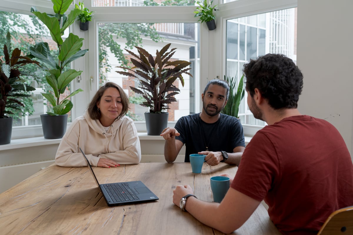 <span id="hs_cos_wrapper_name" class="hs_cos_wrapper hs_cos_wrapper_meta_field hs_cos_wrapper_type_text" style="" data-hs-cos-general-type="meta_field" data-hs-cos-type="text" >Ungenutzte Goldmine: Dialogformate als Erfolgsfaktor im Ideenmanagement</span>